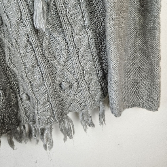 Prana Size Large Shelby Poncho Sweater Gray Knit Wool Blend Yoga Fringe - Picture 3 of 7